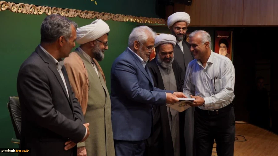 تجلیل از استاد عباس زارعی بعنوان رتبه برتر مدیر گروه معارف کشوری 3
